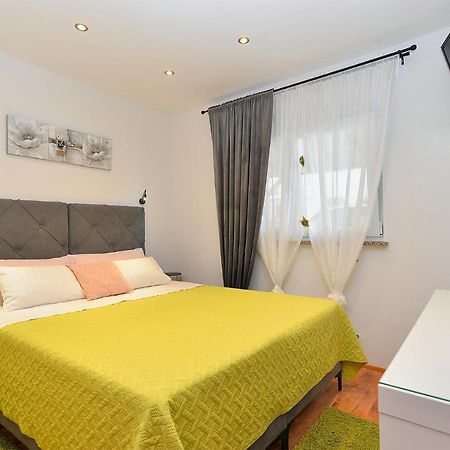Apartment Snjezana 1064 Rovinj Bagian luar foto