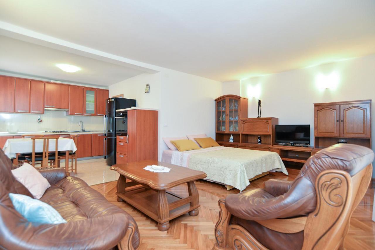 Apartment Snjezana 1064 Rovinj Bagian luar foto